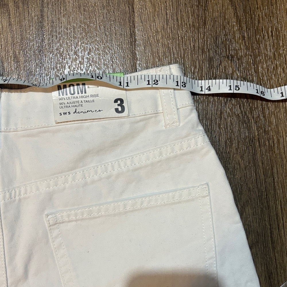 Women’s white High waisted Denim mom Shorts Sz 3 Sz‎ 26